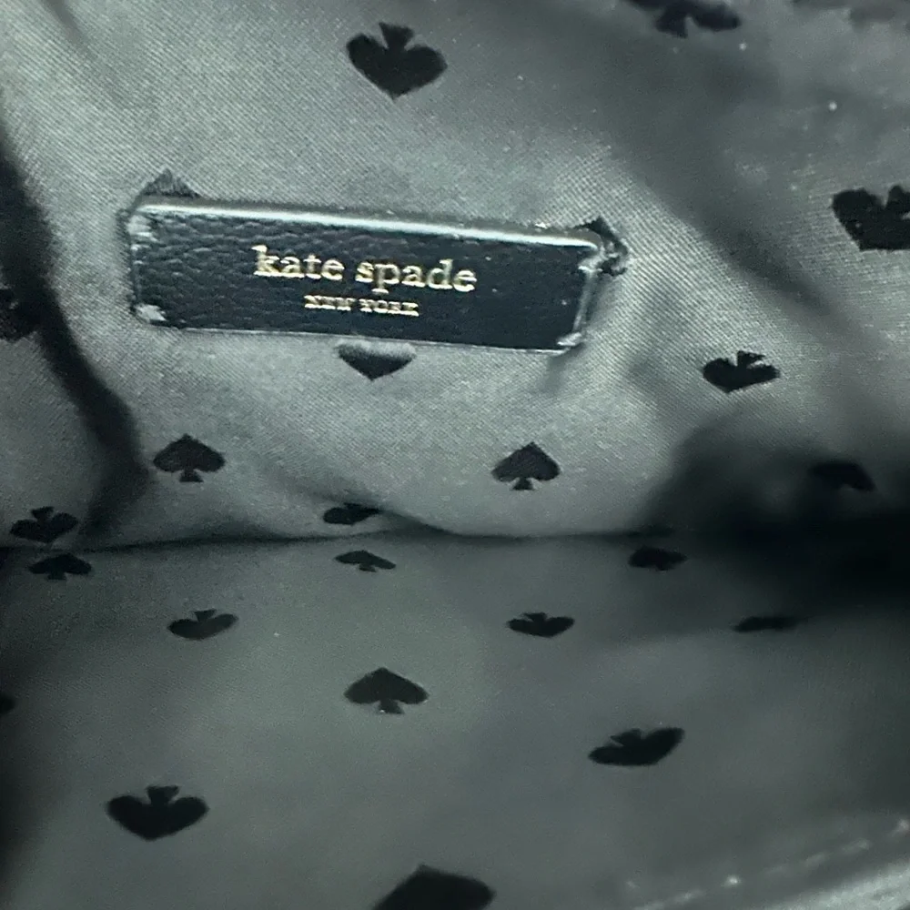Kate Spade vinyl crossbody - Picture 3 of 4